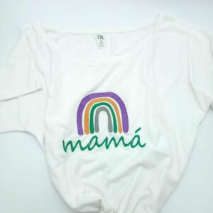 Camiseta bordada arcoiris mamá