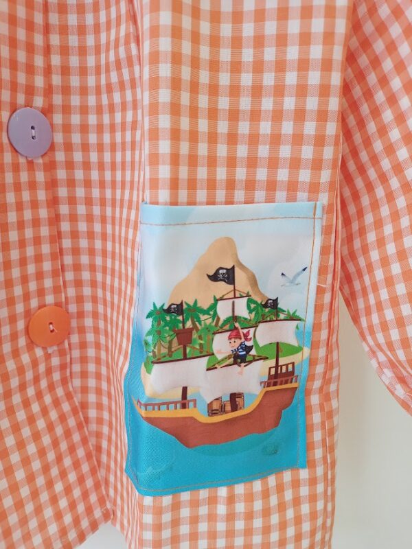 Bata escolar bolsillos pirata naranja - Imagen 4